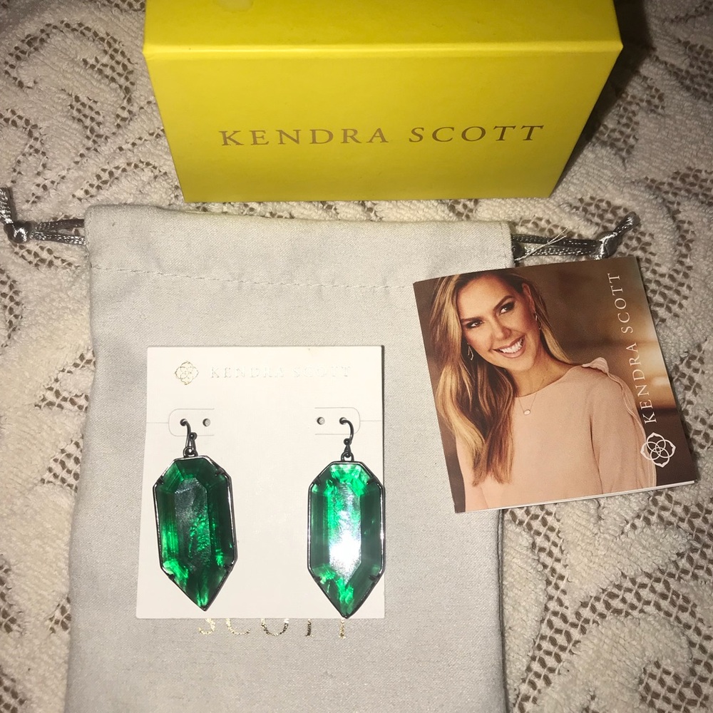 SOLD!!!    Kendra scott Gunmetal Palmer